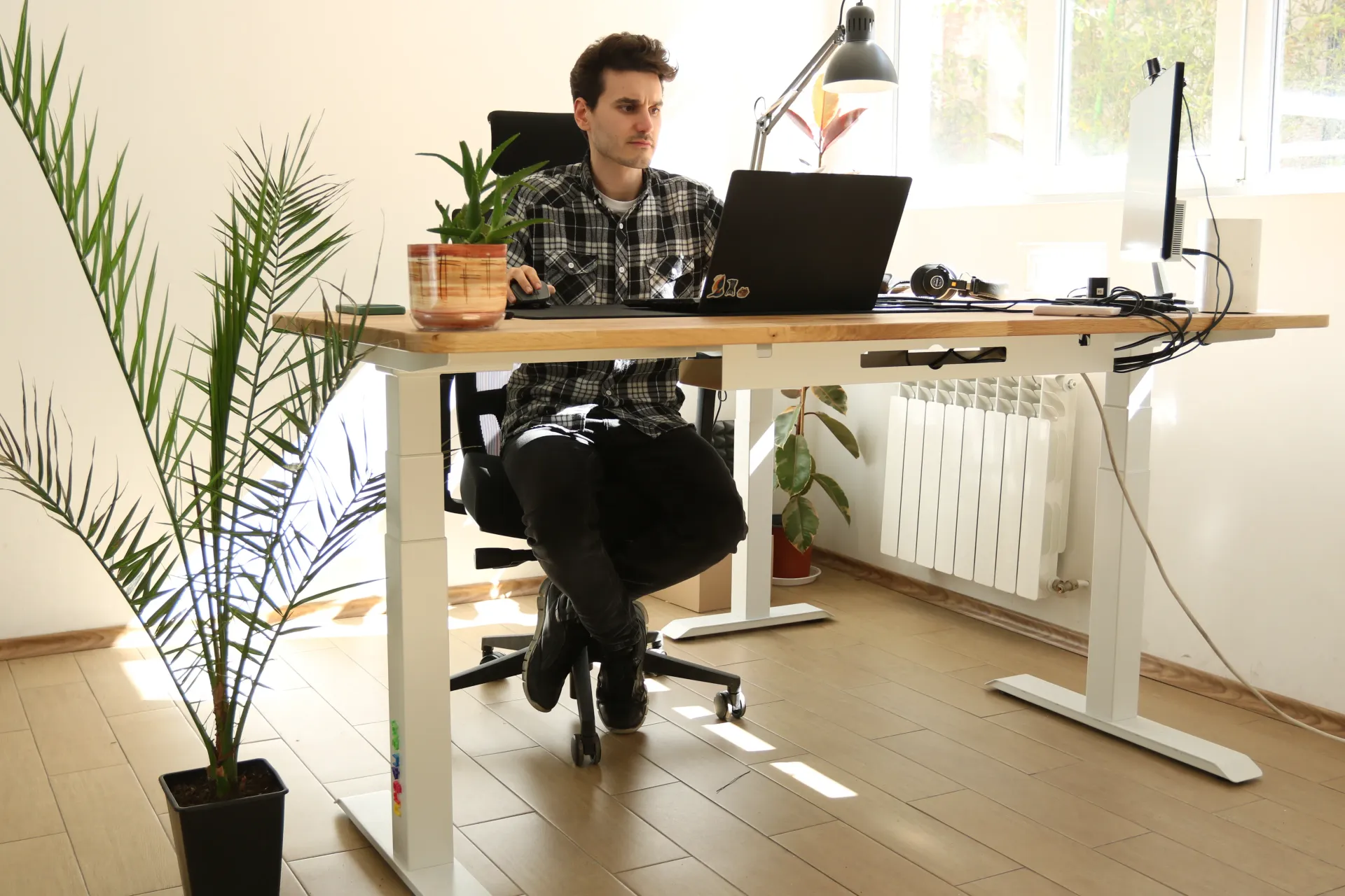 Minimalist Desk Accessory Organization